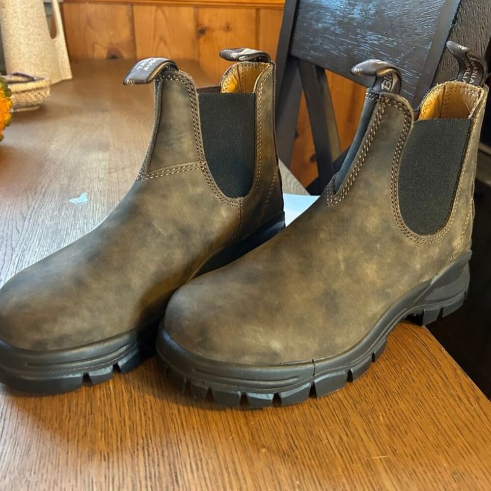 Blundstones Rustic Brown Size 8 (W)